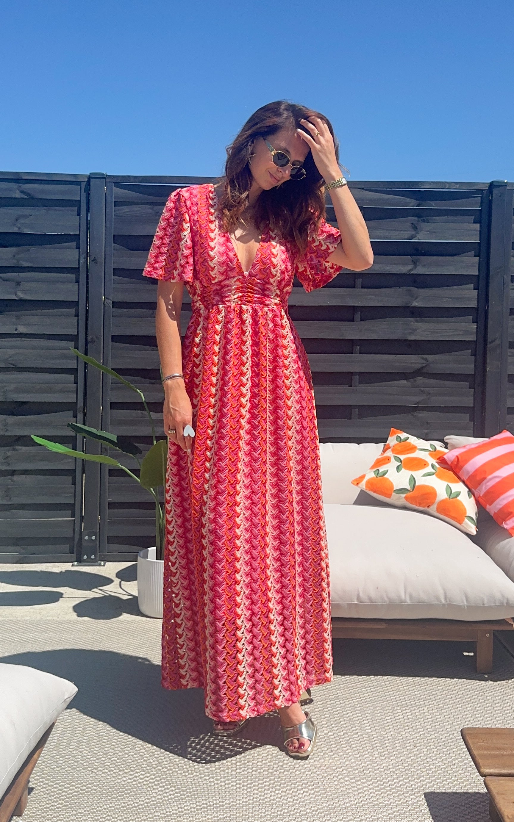 Robe rouge coton patchwork élégante avec ourlet large