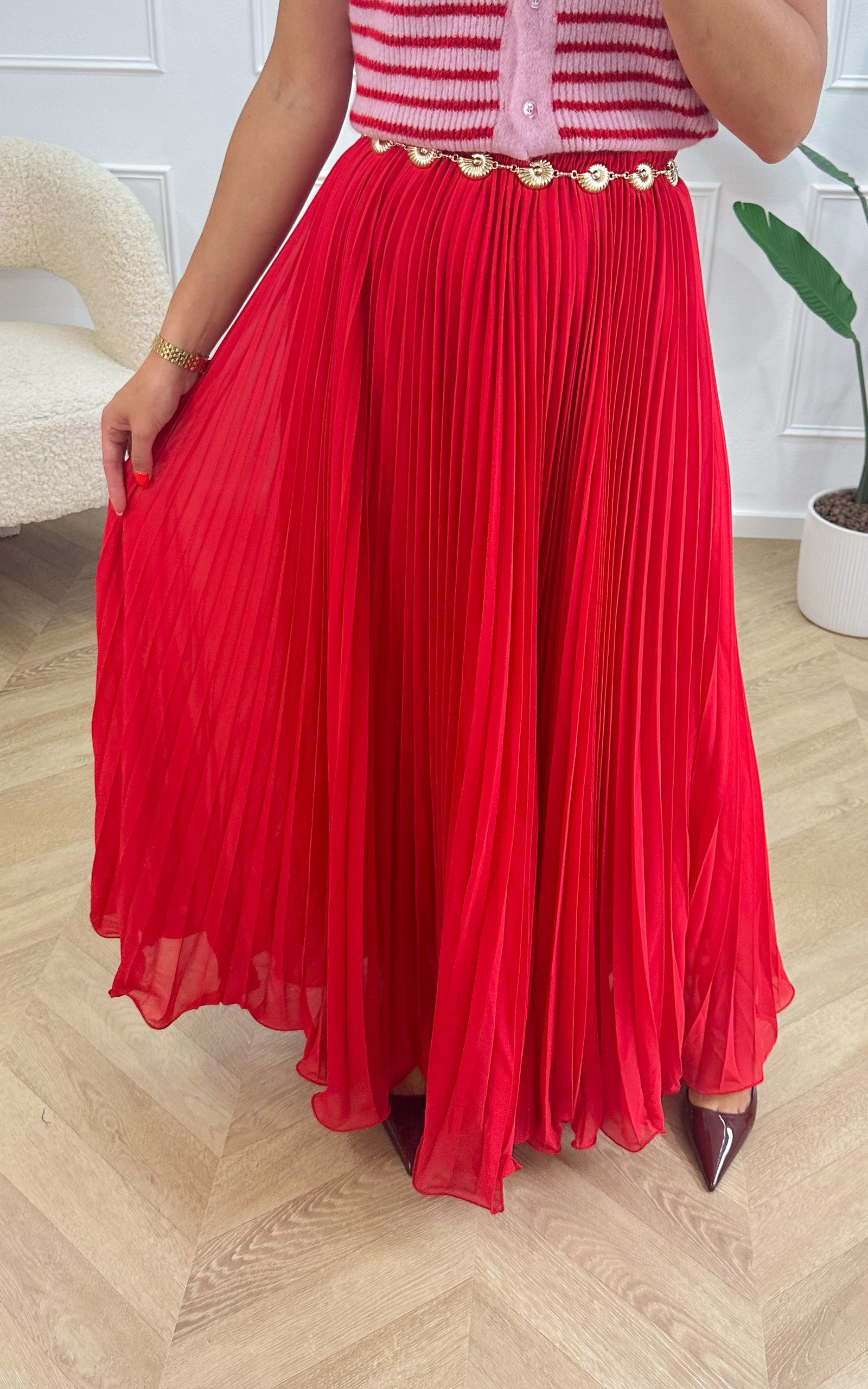 Une Jupe Longue Plissée Jupe Rouge Plissee Jupe Longue Plissée Naf