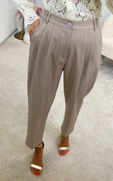 Pantalon tailleur beige "Calandra"